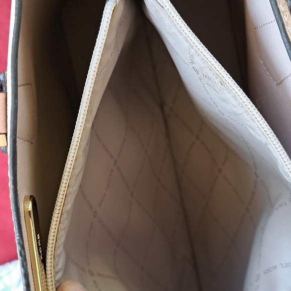 Michael Kors Soft Pink Pebble Leather Satchel/Crossbody Bag. EC - Picture 12 of 15